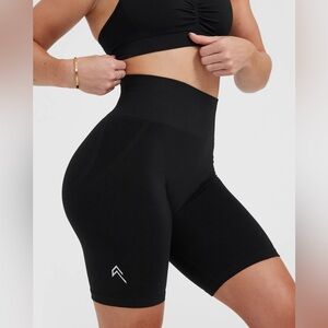 EFFORTLESS SEAMLESS CYCLING SHORTS IN BLACK- M